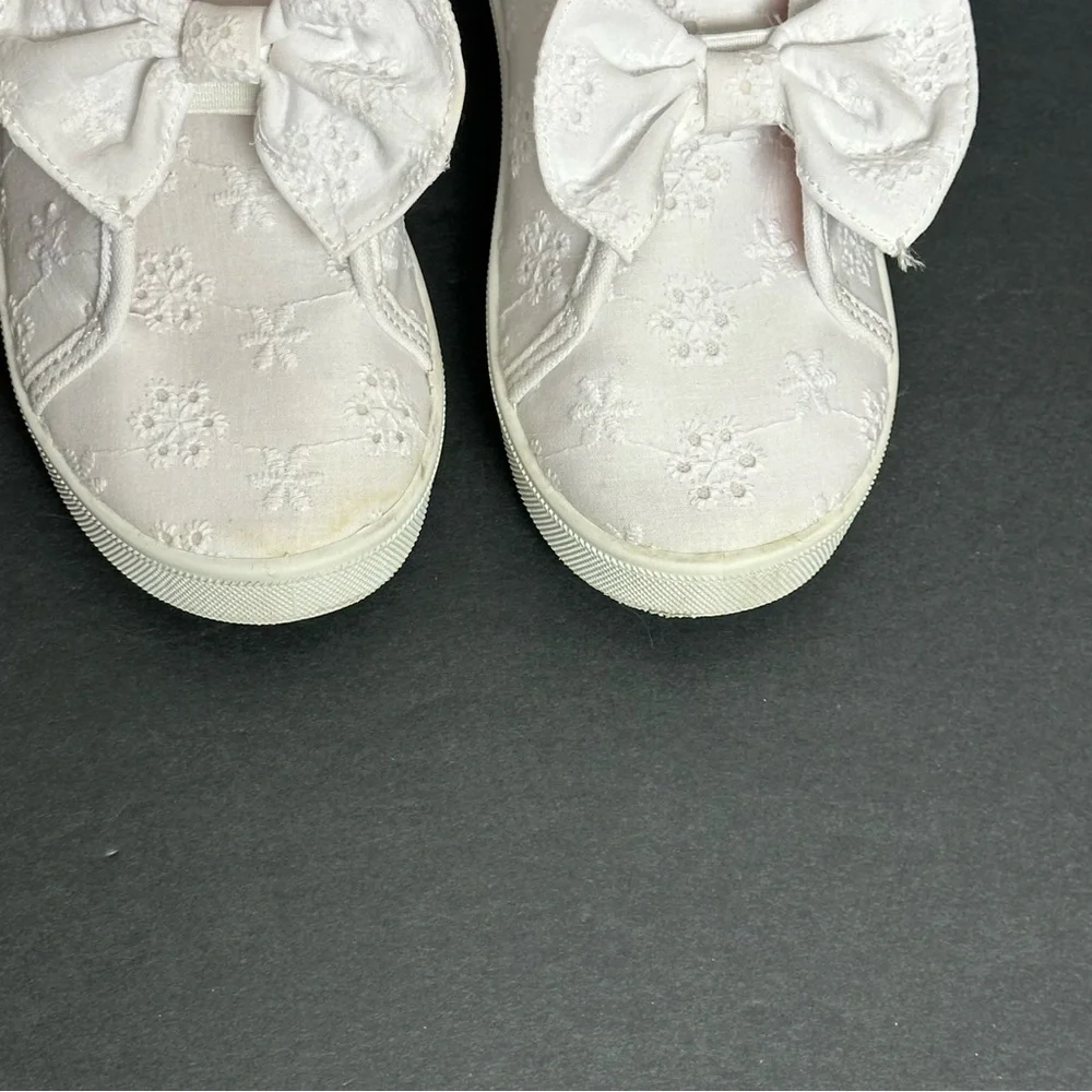 Osh Kosh BGosh White Eyelet Toddler Size 10M Dahlia Sneakers Shoes White Bow